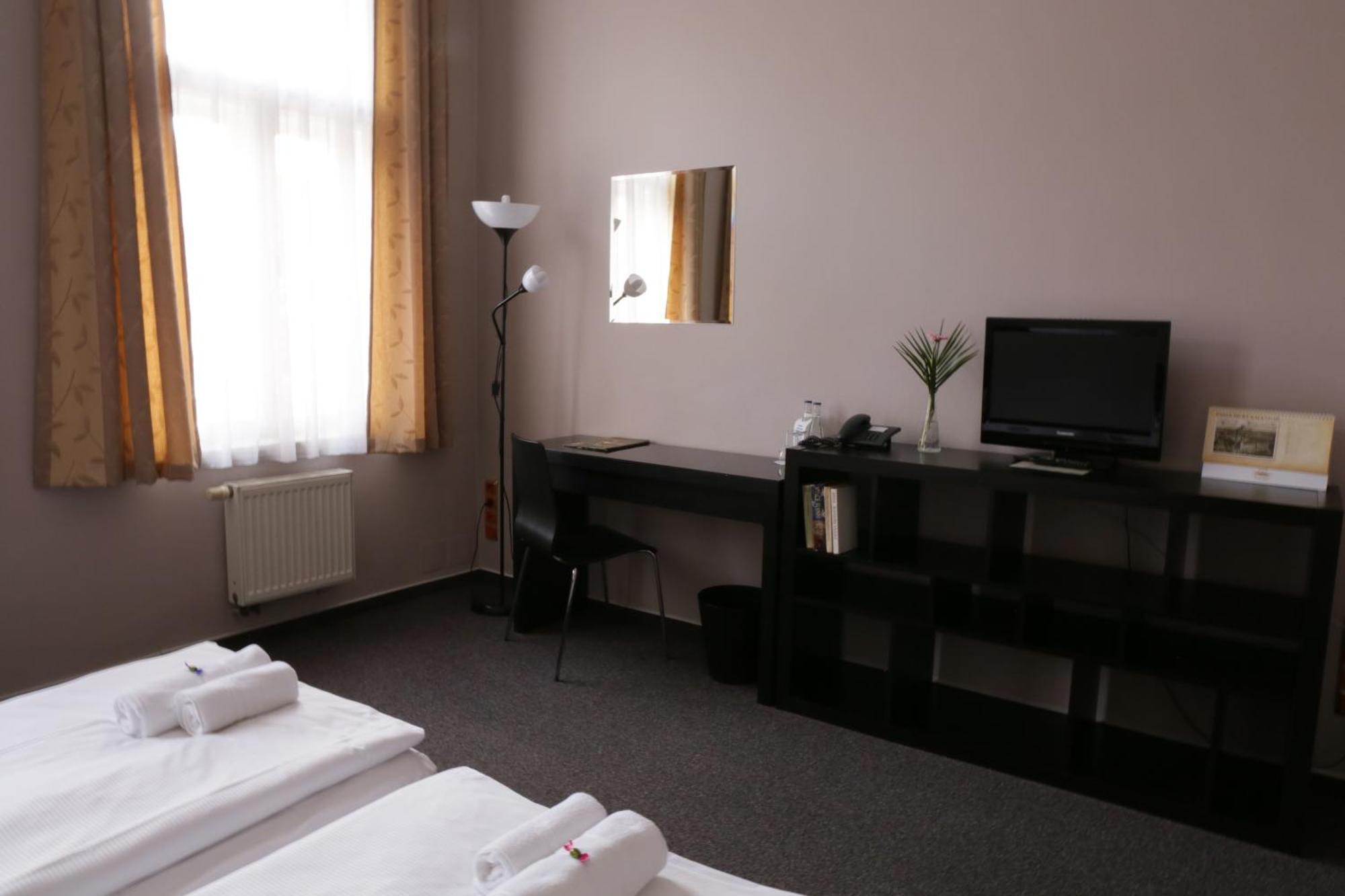 Hotel Zlata Stika ปาร์ดูบิตเซ ภายนอก รูปภาพ