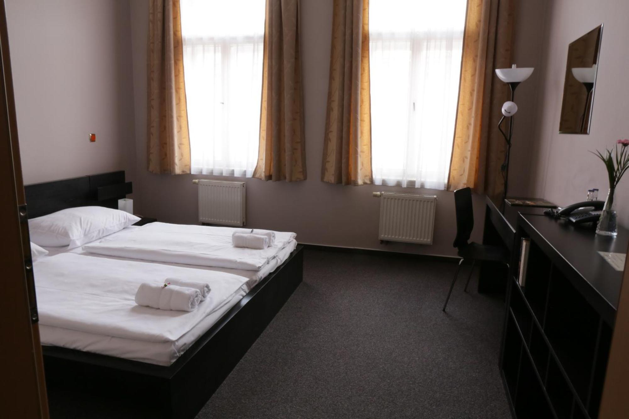 Hotel Zlata Stika ปาร์ดูบิตเซ ภายนอก รูปภาพ
