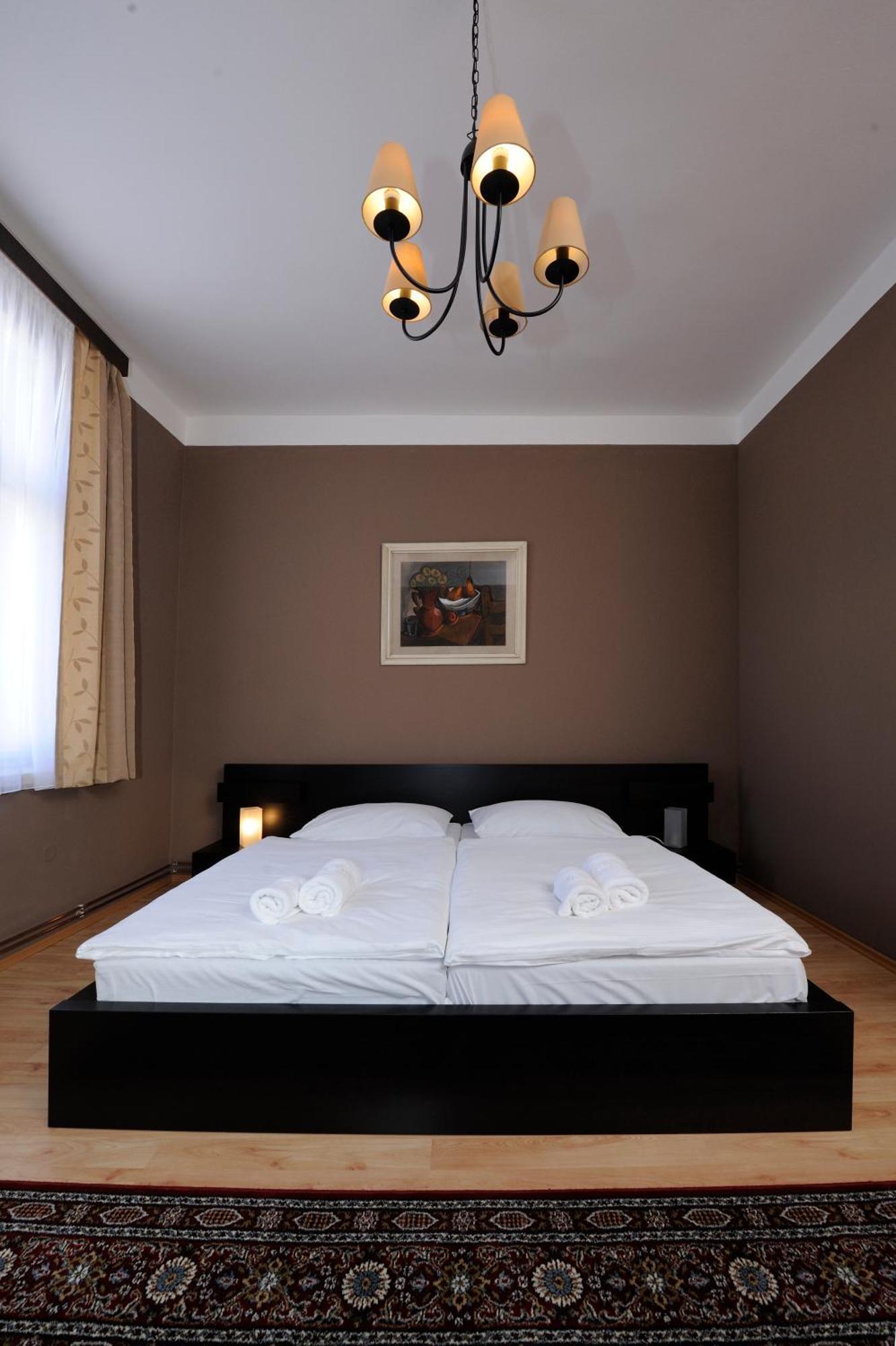Hotel Zlata Stika ปาร์ดูบิตเซ ภายนอก รูปภาพ
