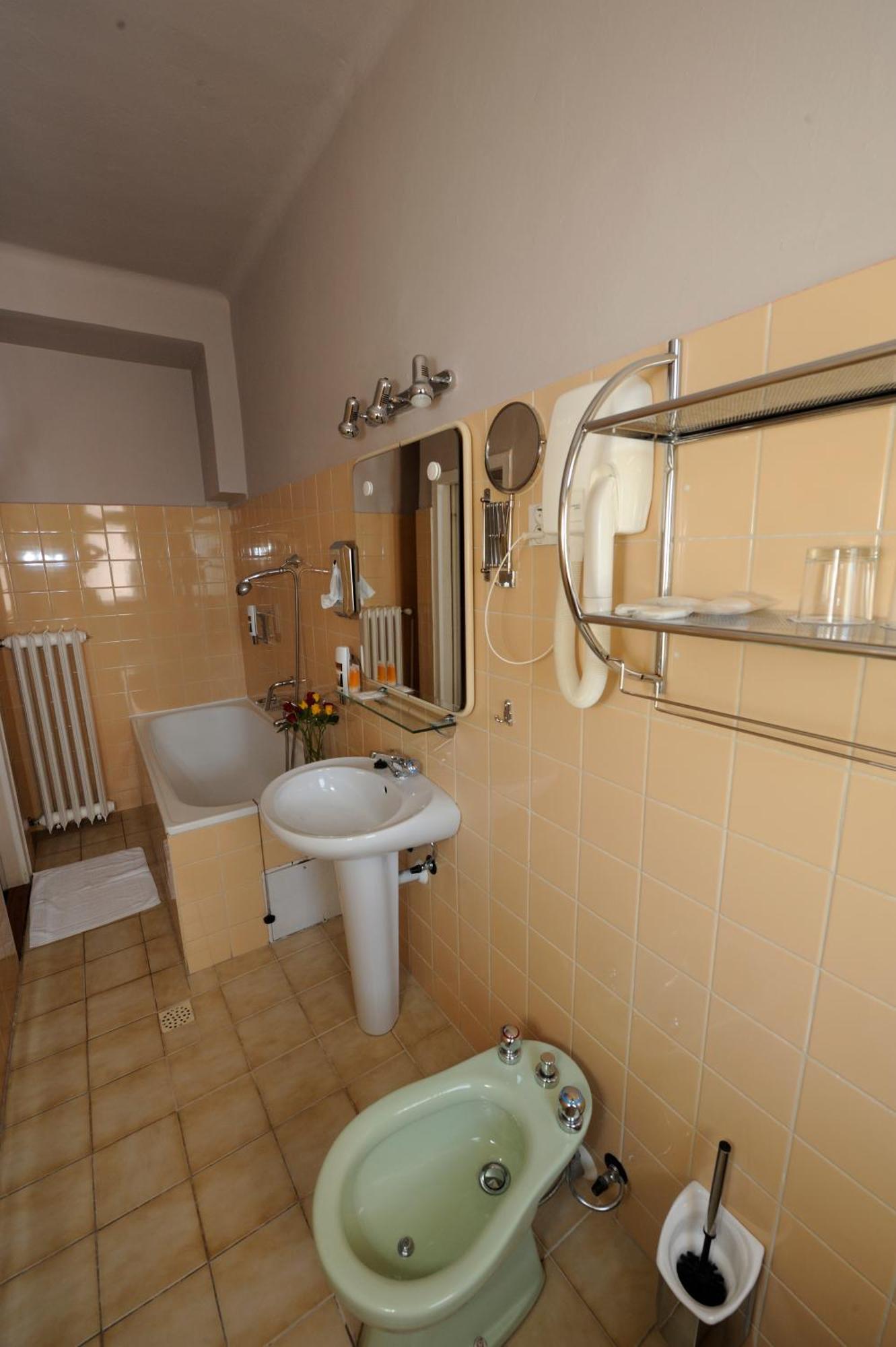 Hotel Zlata Stika ปาร์ดูบิตเซ ภายนอก รูปภาพ