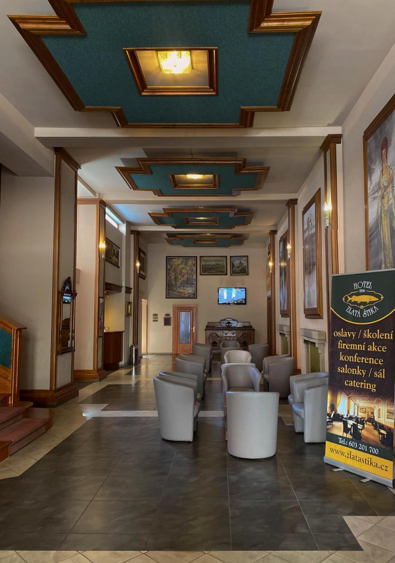 Hotel Zlata Stika ปาร์ดูบิตเซ ภายนอก รูปภาพ