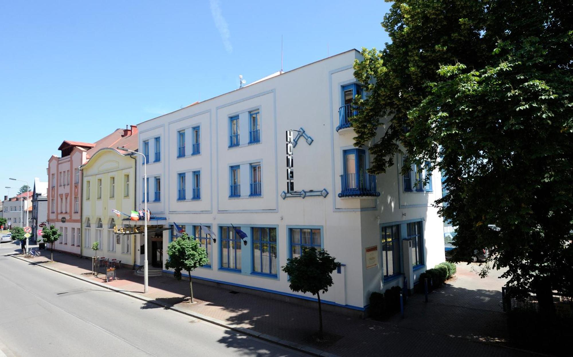 Hotel Zlata Stika ปาร์ดูบิตเซ ภายนอก รูปภาพ