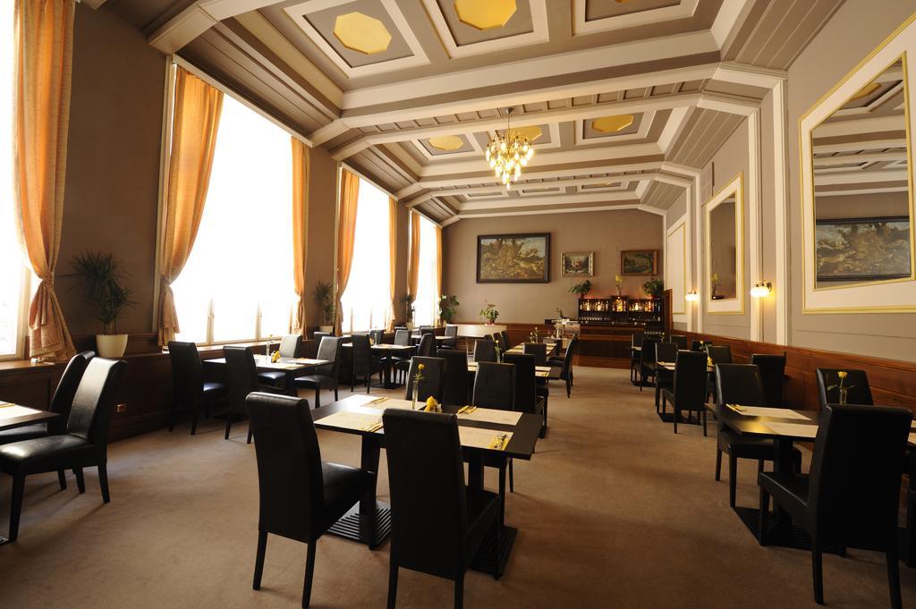 Hotel Zlata Stika ปาร์ดูบิตเซ ภายนอก รูปภาพ